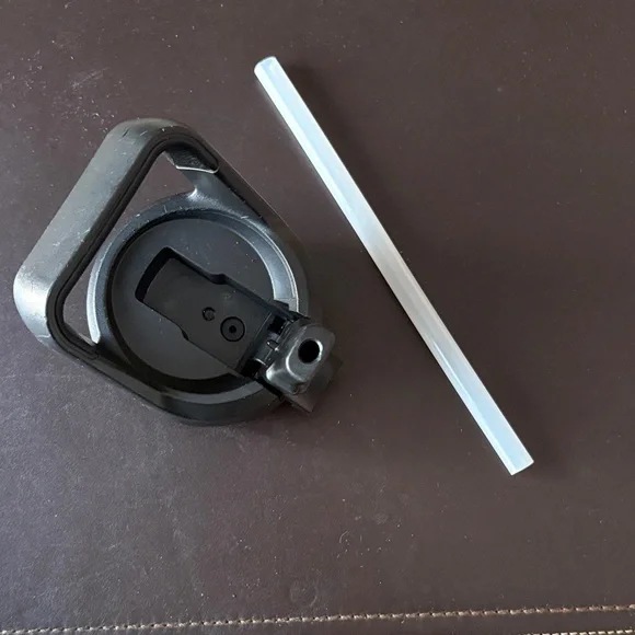 YETI Navy Insulated Mug with Handle - Picture 3 of 4